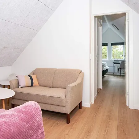 6 Person In Romo-by Traum *