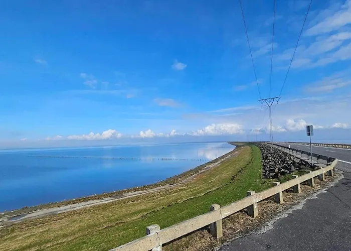 6 Person In Romo-by Traum