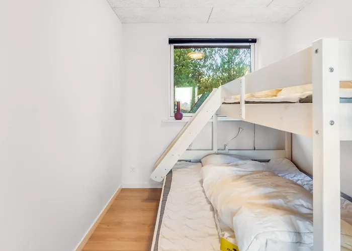 6 Person In Romo-by Traum