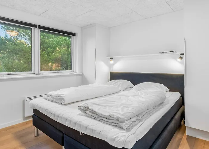 6 Person In Romo-by Traum